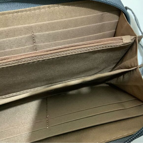 NEW TRAVELON RFID BLOCKING WALLET -  GRAY WITH EMBROIDERED FLOWERS - Picture 7 of 13